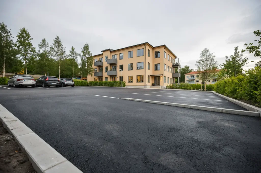 asfaltering av innerg rd och ang ringsyta vid flerbostadshus i handen